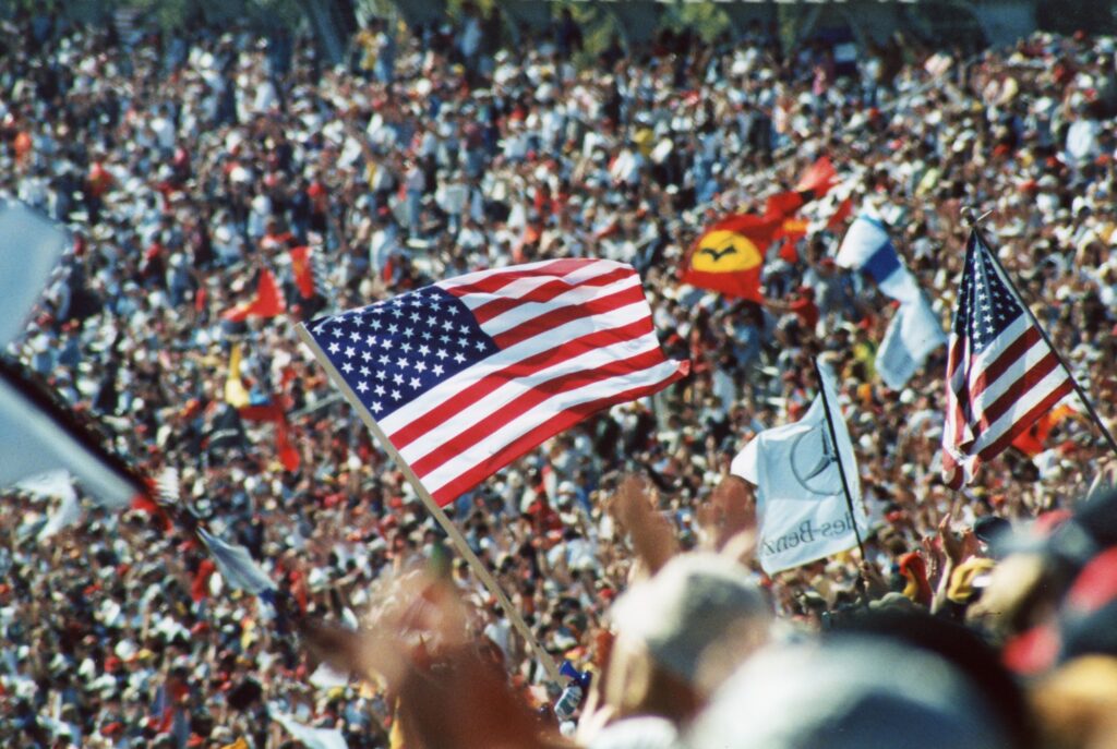 Flag_crowd